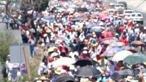 Aproximadamente al medio días los manifestantes comenzaron la protesta desde el recinto de la CETEG, ubicada en la avenida Ruffo Figueroa, en Chilpancingo.