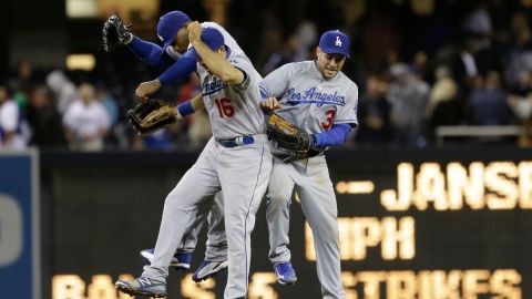 Los Dodgers derrotaron a los Padres en juego con mucha adrenalina y así lo celebraron.