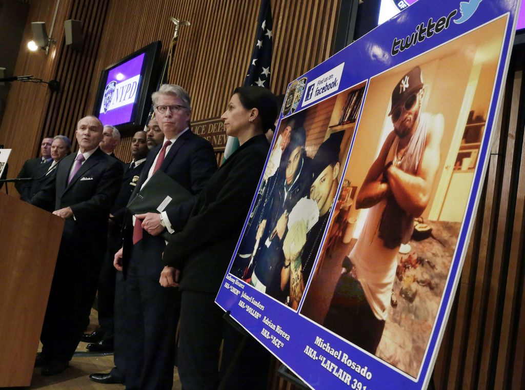 Las autoridades de la Ciudad de Nueva York muestran las fotos de algunos de los arrestados.