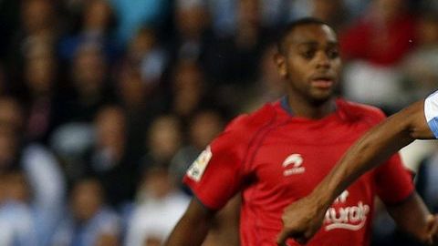 El Málaga se impone al Mallorca en la compensación con gol de Julio Baptista.