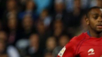 El Málaga se impone al Mallorca en la compensación con gol de Julio Baptista.