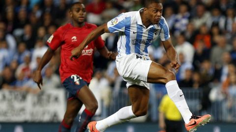 El Málaga se impone al Mallorca en la compensación con gol de Julio Baptista.