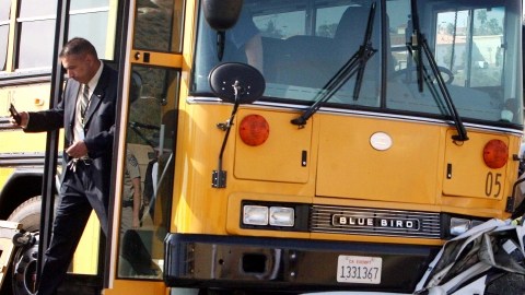 El autobús, que transportaba unas 45 personas, se dirigía a un casino de Oklahoma, dijeron las autoridades.