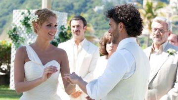 La boda entre los personajes de "Alma" (Blanca Soto) y "Rogelio" (Erick Elías).