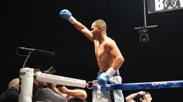 El boxeador houstoniano Juan 'Baby Bull' Díaz derrotó a Pipino Cuevas Jr. en Corpus Christi, Texas
