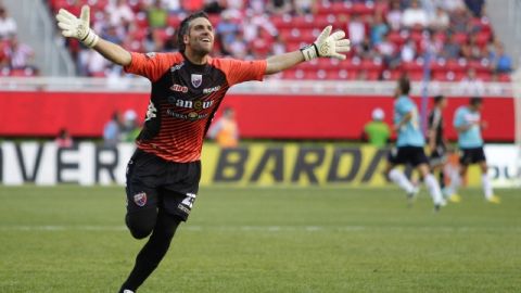 Jorge Villalpando celebra un gol de su equipo sobre el Rebaño.