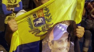 Sin consuelo algunos seguidores del candidato Henrique Capriles.