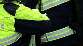 Personal intentaba ayudar a este hombre cuyo rostro evidencia el dolor extremo que le causaron las explosiones en Boston.