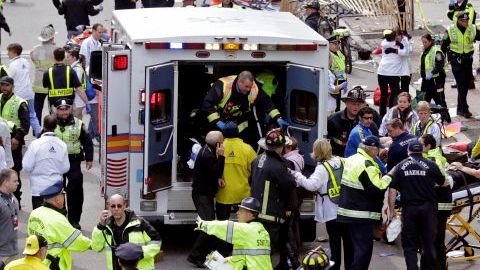 Una escena de caos se registró en la línea final del maratón tras las detonaciones.
