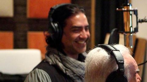 Alejandro no grababa en un estudio con Vicente desde hace más de veinte años.