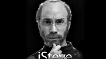 Justin Long interpretando a Steve Jobs.