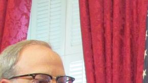 Amanda Wilcox madre de una joven asesinada aboga por el Acta de la Vida, un paquete legislativo para prevenir la violencia por armas en California.