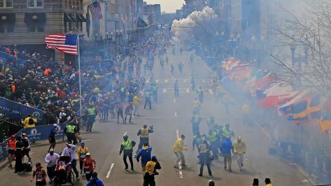 Hay menores vivos gracias a la rápida intervención de los técnicos de Emergencias Médicas.