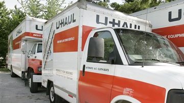 El área fue acordonada hoy mientras los bomberos de la ciudad y artificieros investigan el camión.