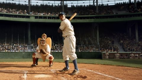 La cinta '42', habla de Jackie Robinson, el primer afroamericano en jugar en las Grandes Ligas de beisbol.