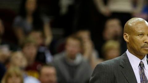 La cabeza de Byron Scott rodó en Cleveland, tras tres temporadas perdedoras.