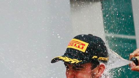 El español busca ganar Bahrein y pavimentar su camino al campeonato contra Vettel.