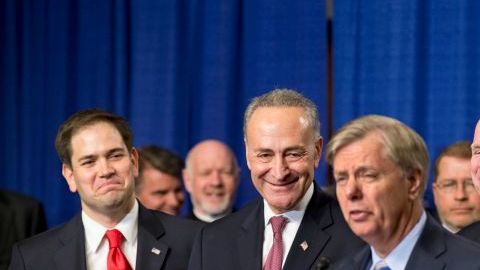 El llamado  "Grupo de los 8" durante la conferencia de prensa de hoy.