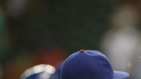 El jugador de los Rangers, Yu Darvish (d) durante el juego de la MLB ante los Astros en el Minute Maid Park de Houston, Texas (EEUU).