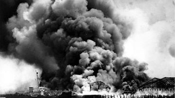 La tragedia se inició con un incendio a bordo de un carguero francés que llevaba 2.300 toneladas de fertilizante de nitrato de amonio.