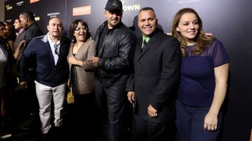 Rosa Rivera, mamá de Jenni Rivera,  con cuatro de sus seis hijos durante el debut de  la película 'Filly Brown' en LA.