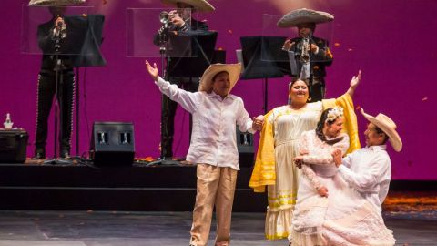 Renata y Laurentino, los protagonistas de la ópera con mariachi ‘Cruzar la Cara de la Luna’.