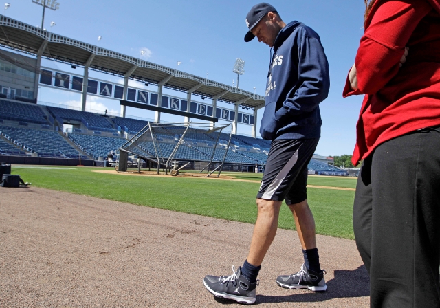 Cuando todos esperaban la reaparición del capitán de los Yankees, Derek Jeter, una nueva lesión pone en duda su futuro inmediato.