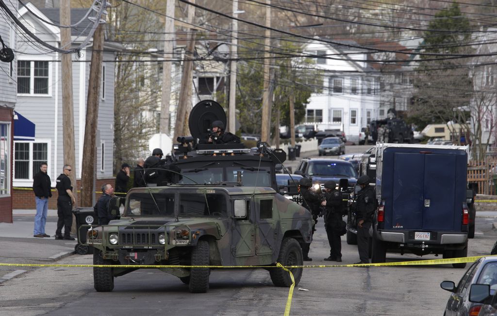 En Boston, mientras tanto, sigue el operativo para capturar a Dzhokhar Tsarnaev.