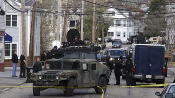 En Boston, mientras tanto, sigue el operativo para capturar a Dzhokhar Tsarnaev.