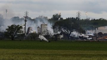 Vista de los escombros tras la explosión ocurrida en la planta de fertilizantes.