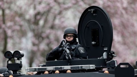 El operativo de captura de los hermanos Tsarnaev se extiende desde anoche.