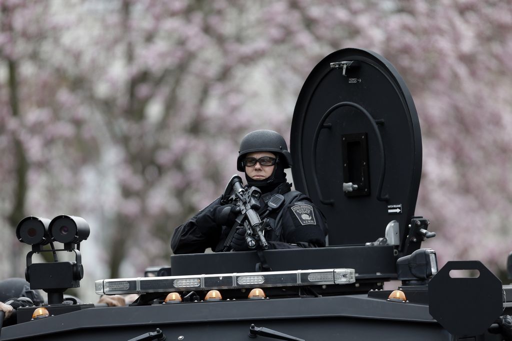 El operativo de captura de los hermanos Tsarnaev se extiende desde anoche.