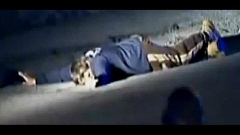 Imagen tomada de la televisión sobre el cuerpo del sospechoso 1, Tamelan Tsarnaev.