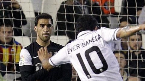 Goles de Parejo, Soldado, Canales y Banega pusieron al Valencia a tocar el cielo estrellado de la Champions.