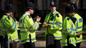 En Londres las autoridades usaron 40 % más de policías en tierra durante el recorrido del maratón.