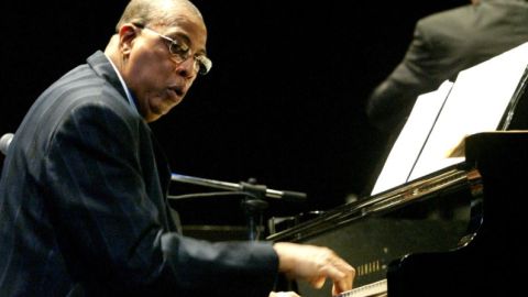 Para esta gira de espectáculos, Valdés estará acompañado por su grupo Afro-Cuban Messengers.