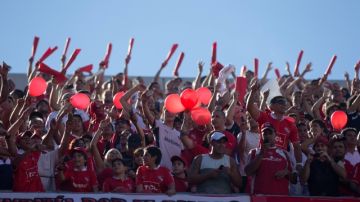 La fanaticada de Independiente sigue apoyando con fe a su equipo.