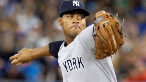 El dominicano Iván Nova permitió seis carreras ante los Azulejos en Toronto.