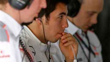 El piloto mexicano tocó a su compañero de escudería, lo que generó molestia dentro del equipo F1.