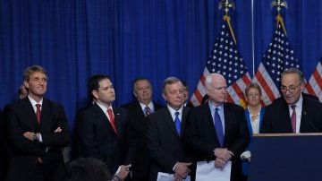 Senadores estadounidenses presentaron en el Capitolio los detalles del proyecto de reforma migratoria la semana pasada.