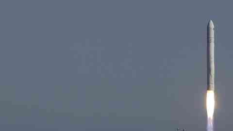 El Cohete Antares, con tecnología rusa, fue lanzado desde Estados Unidos.