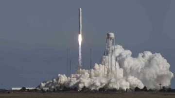 El Cohete Antares, con tecnología rusa, fue lanzado desde Estados Unidos.