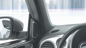 Contará con aplicaciones especialaes para Spotify, Reader, y algunas lecturas de controles del auto.