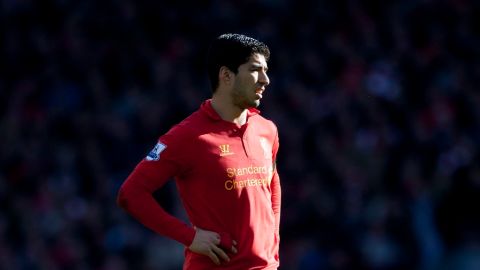 El uruguayo Luis Suárez no deja de dar de qué hablar. Su federación saca la cara por él.