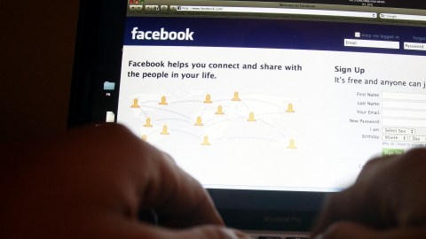 Facebook  es el puente que  vincula a las empresas con los consumidores.