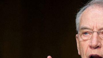El senador Charles Grassley, R-Iowa, questiona frenar el proceso de la reforma migratoria.