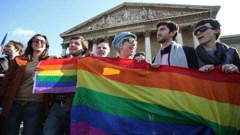 Activistas celebran la resolución.