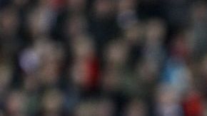 Luis Suárez sabe que hizo mal, pero aún tiene el beneficio de la impugnación. El uruguayo es el centro de las miradas de la Liga Premier.