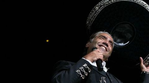 Alejandro Fernández está feliz a la espera de su nuevo disco.