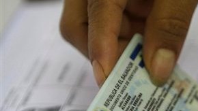 El gobierno de El Salvador amitirá el DUI a sus connacionales que residen en Estados Unidos y Canadá.